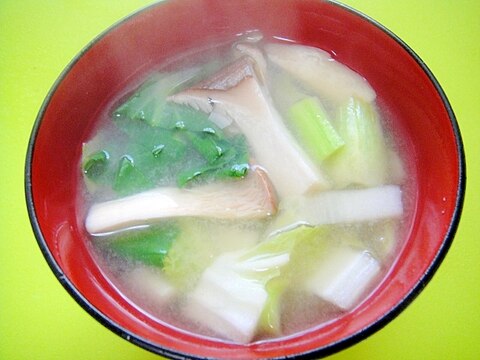 白菜とエリンギ小松菜の味噌汁